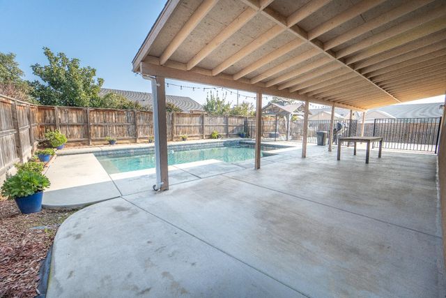 900 Heather, Dinuba, CA 93618