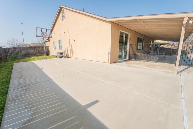 900 Heather, Dinuba, CA 93618