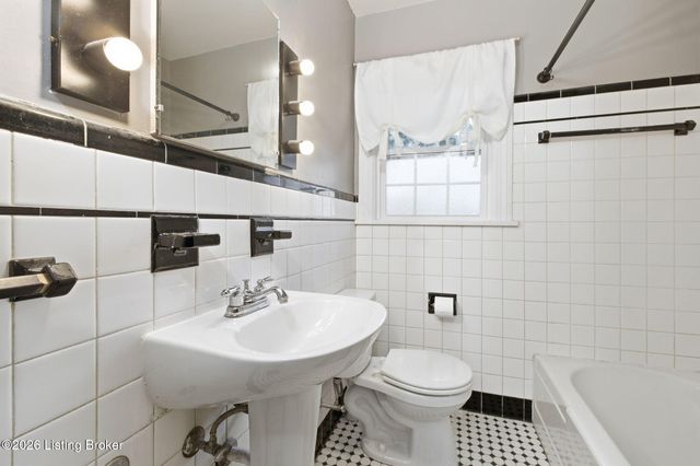 2808 Arlington Rd, Louisville, KY 40220