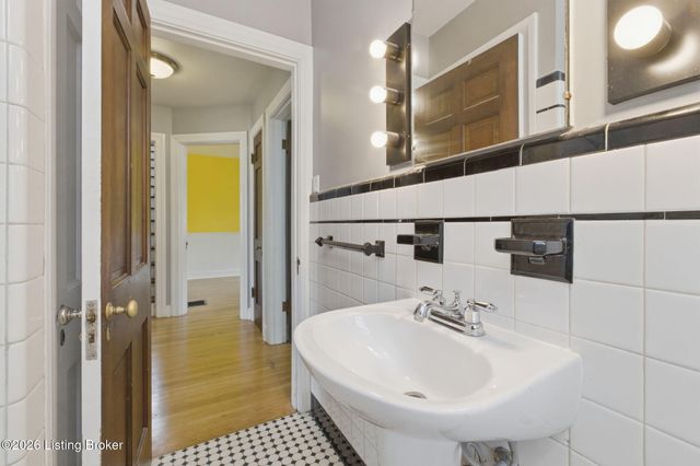 2808 Arlington Rd, Louisville, KY 40220