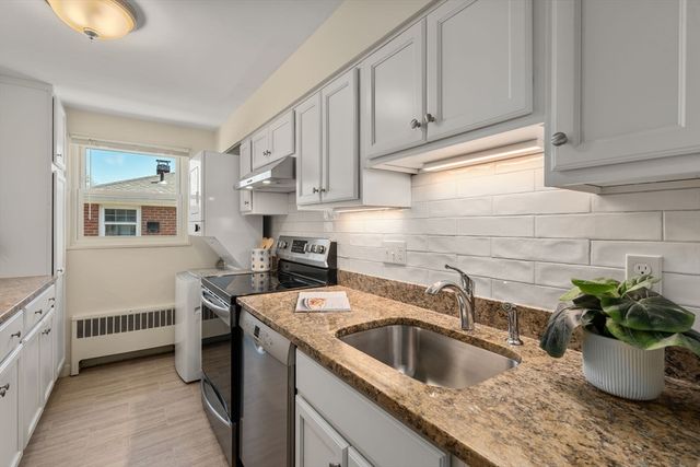 19 Thayer Rd 19, Belmont, MA 02478