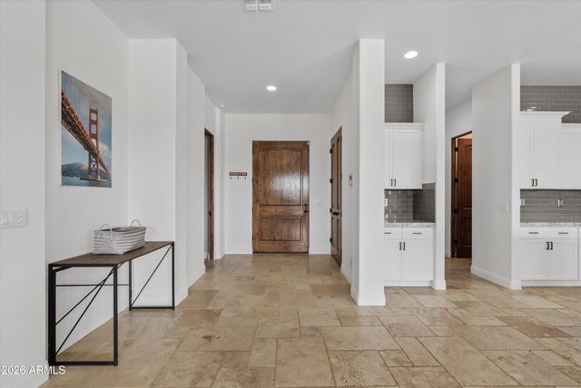 1617 W MADDOCK Road, Phoenix, AZ 85086