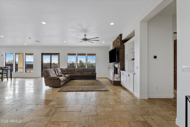 1617 W MADDOCK Road, Phoenix, AZ 85086