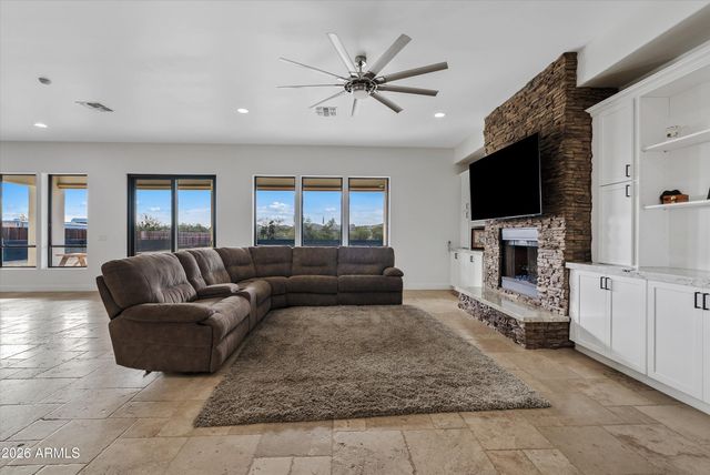 1617 W MADDOCK Road, Phoenix, AZ 85086