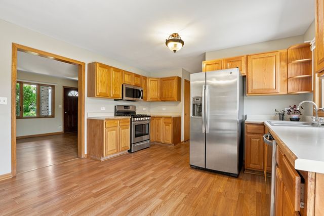 2399 Caton Crest Drive, Crest Hill, IL 60403