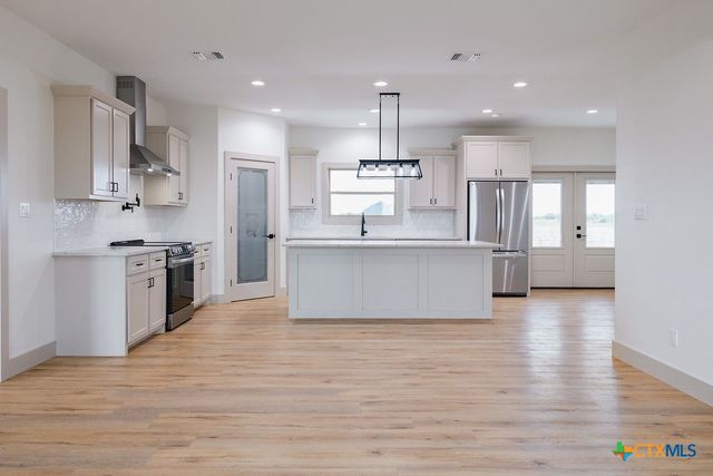 156 Essence Drive, Victoria, TX 77904