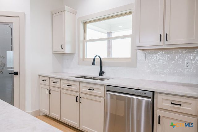 156 Essence Drive, Victoria, TX 77904