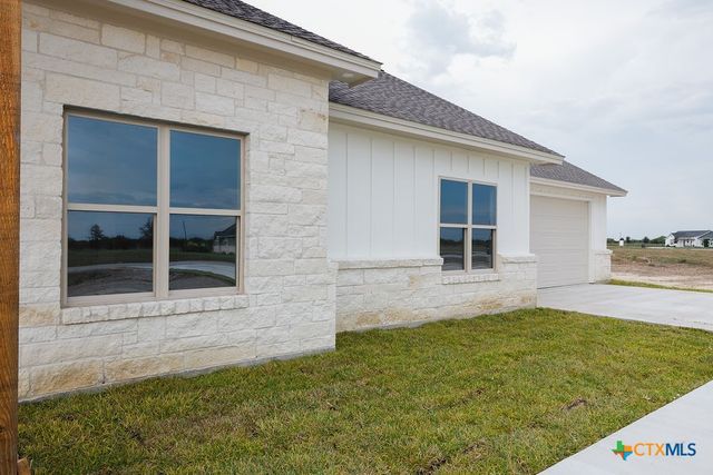 156 Essence Drive, Victoria, TX 77904