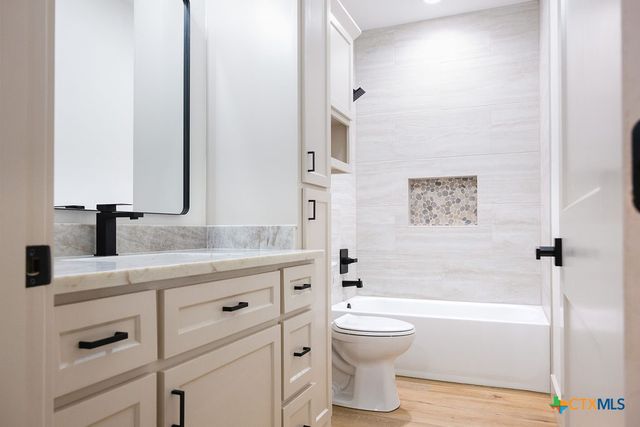 156 Essence Drive, Victoria, TX 77904