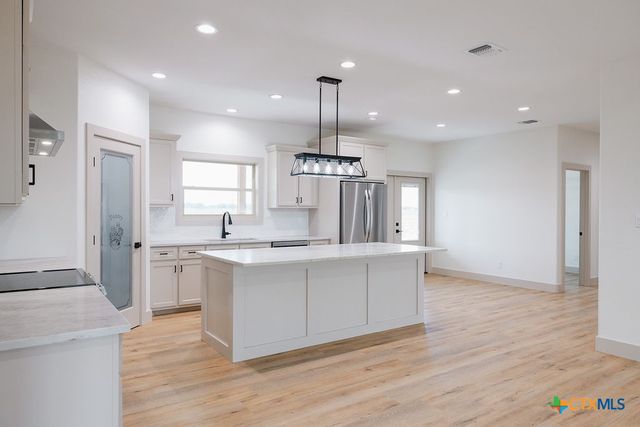 156 Essence Drive, Victoria, TX 77904