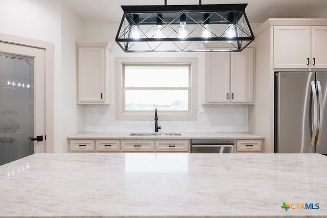 156 Essence Drive, Victoria, TX 77904