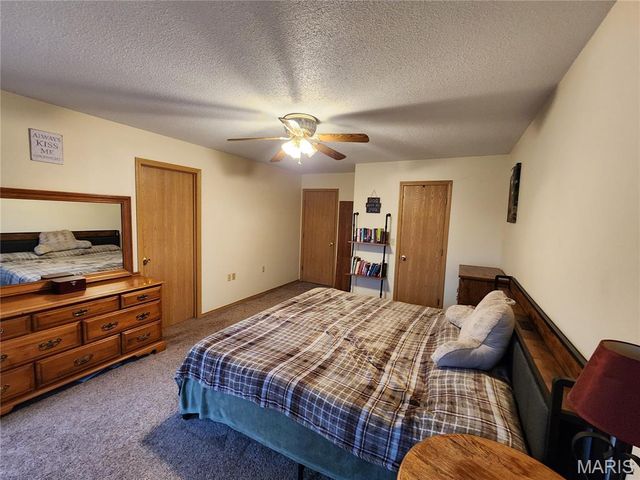 670 Lone Pine Street, Houston, MO 65483