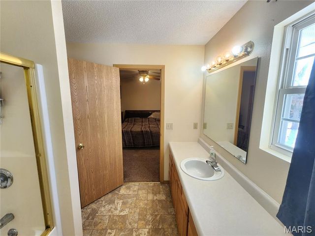 670 Lone Pine Street, Houston, MO 65483