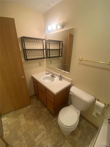 670 Lone Pine Street, Houston, MO 65483