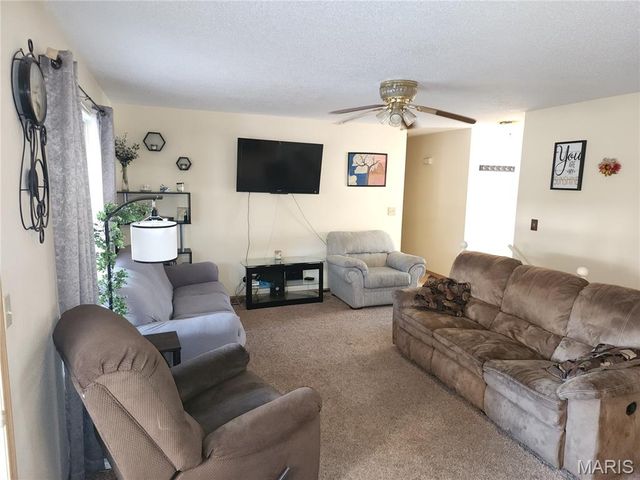 670 Lone Pine Street, Houston, MO 65483