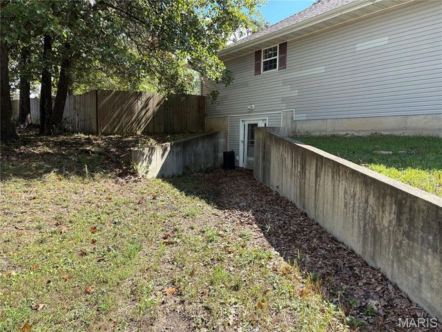 670 Lone Pine Street, Houston, MO 65483