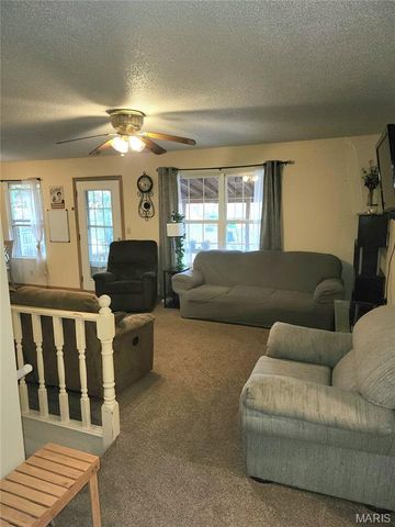 670 Lone Pine Street, Houston, MO 65483