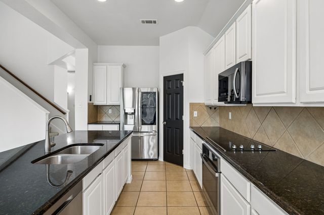 1420 Meadowlakes Drive, Azle, TX 76020