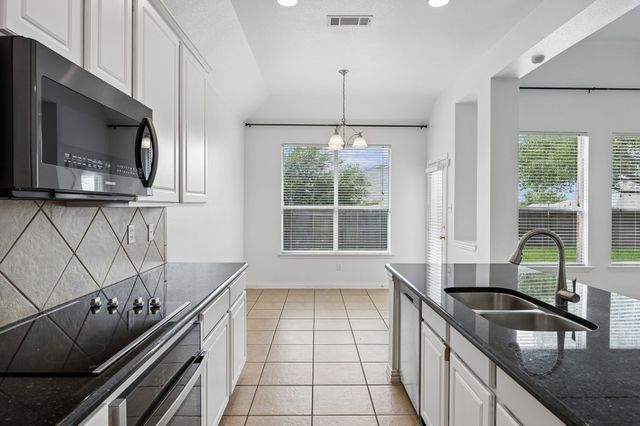 1420 Meadowlakes Drive, Azle, TX 76020