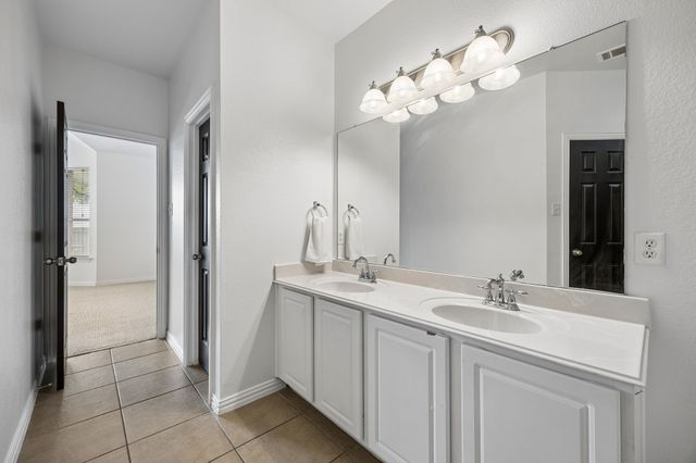 1420 Meadowlakes Drive, Azle, TX 76020