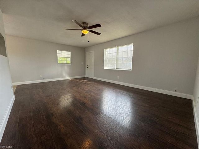 25 Apache ST, Lehigh Acres, FL 33936