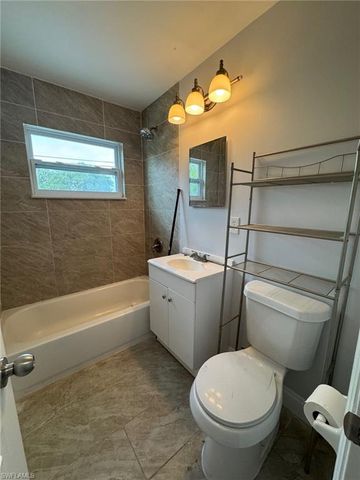 25 Apache ST, Lehigh Acres, FL 33936