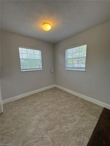 25 Apache ST, Lehigh Acres, FL 33936