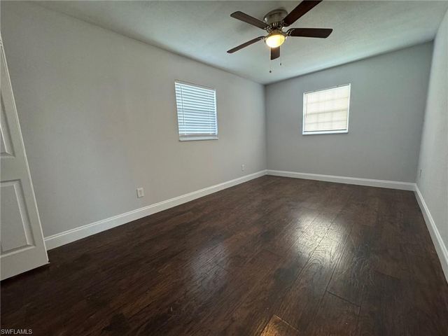 25 Apache ST, Lehigh Acres, FL 33936