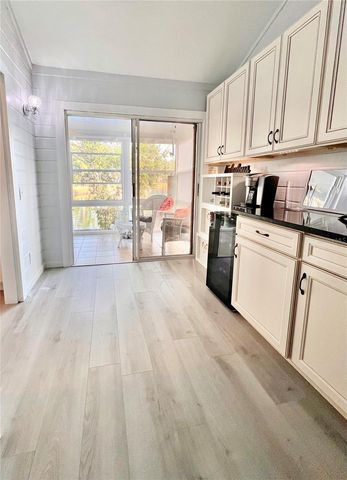 7801 ONTARIO STREET CIRCLE, Sarasota, FL 34243