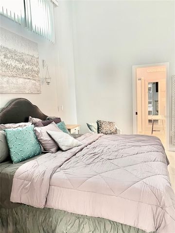 7801 ONTARIO STREET CIRCLE, Sarasota, FL 34243