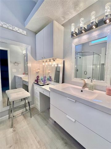 7801 ONTARIO STREET CIRCLE, Sarasota, FL 34243