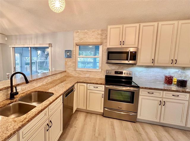 7801 ONTARIO STREET CIRCLE, Sarasota, FL 34243