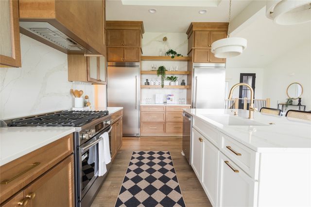 18109 Tanglewood Drive, Clive, IA 50325