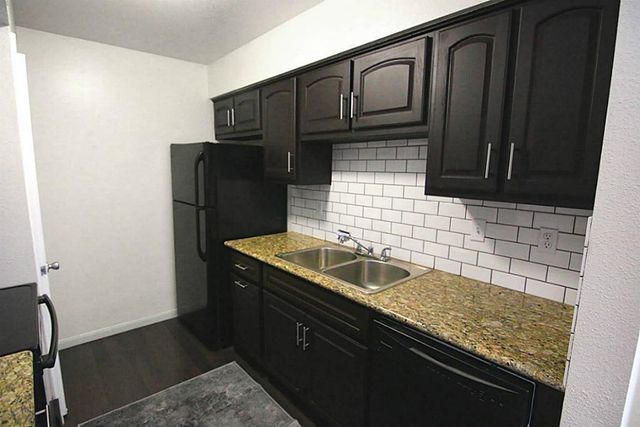 5550 N Braeswood Boulevard 136, Houston, TX 77096