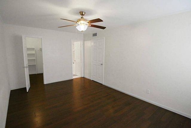 5550 N Braeswood Boulevard 136, Houston, TX 77096