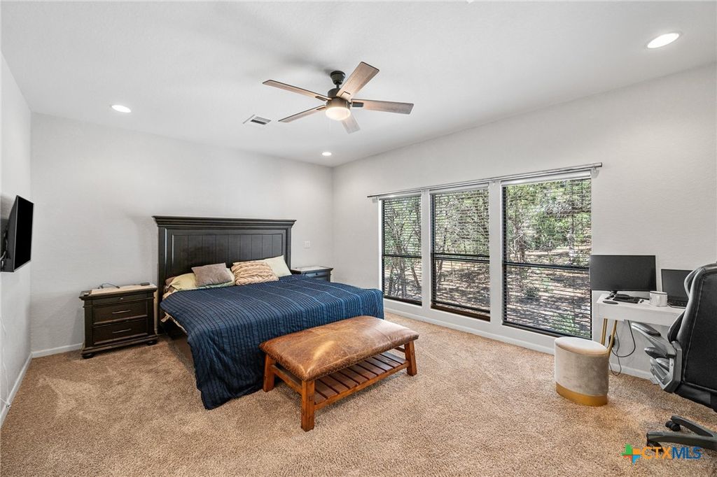 Image 18 of property listing at 23204 Fossil Peak, San Antonio, TX 78261