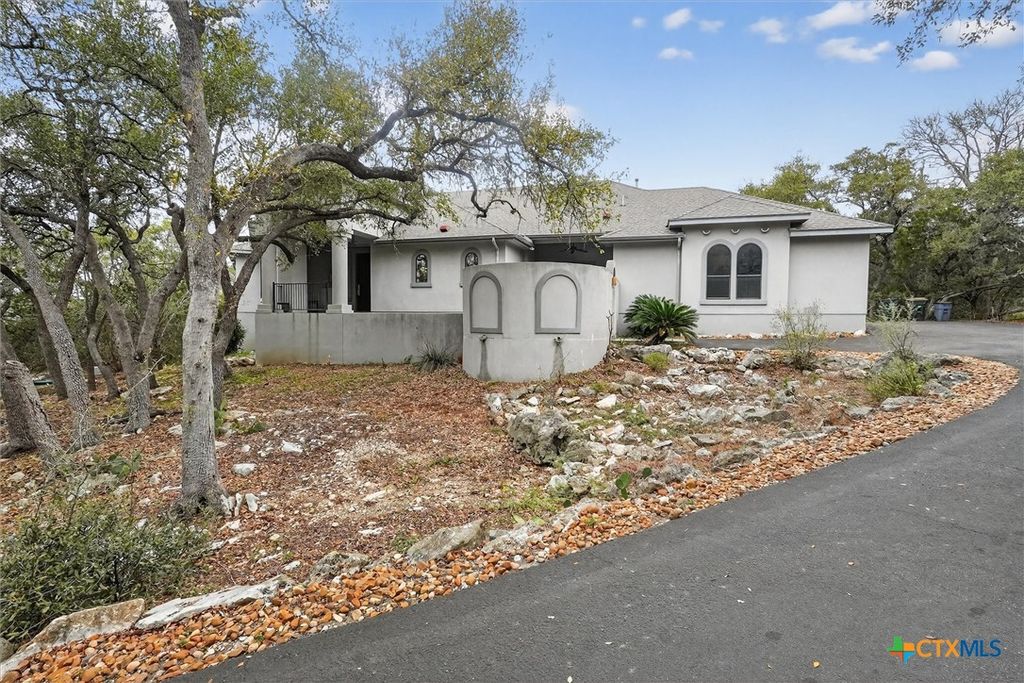 Image 3 of property listing at 23204 Fossil Peak, San Antonio, TX 78261