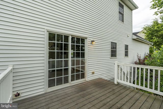 4 SURREY DR, Stevens, PA 17578