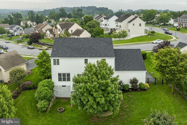 4 SURREY DR, Stevens, PA 17578