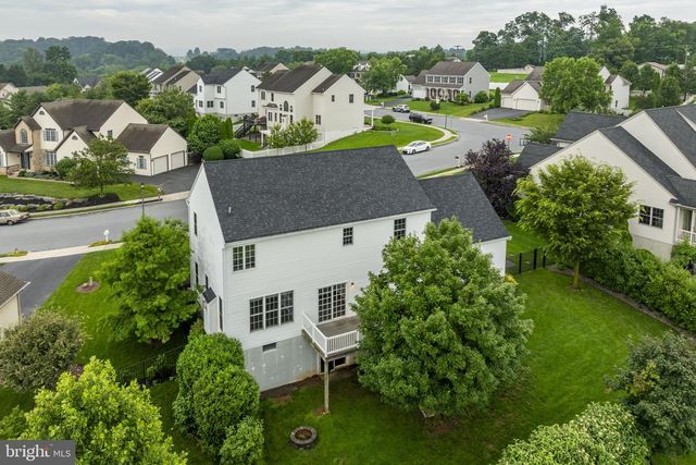 4 SURREY DR, Stevens, PA 17578