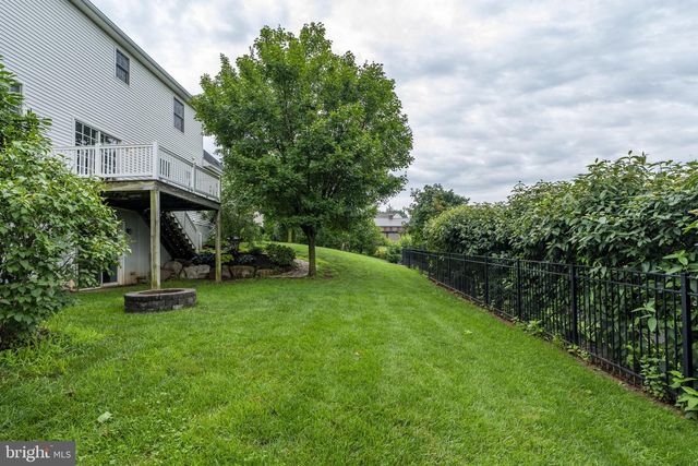 4 SURREY DR, Stevens, PA 17578