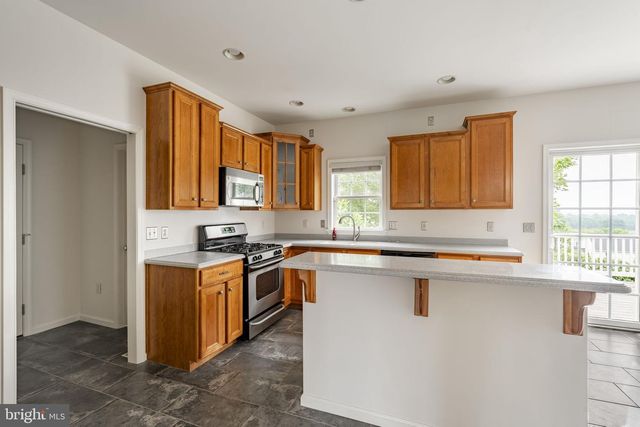 4 SURREY DR, Stevens, PA 17578