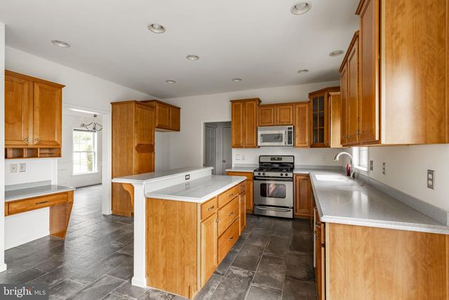 4 SURREY DR, Stevens, PA 17578
