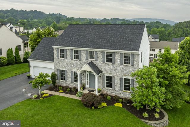 4 SURREY DR, Stevens, PA 17578