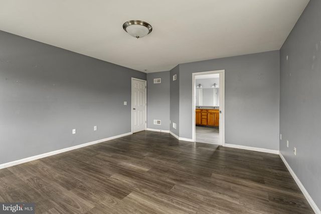 4 SURREY DR, Stevens, PA 17578