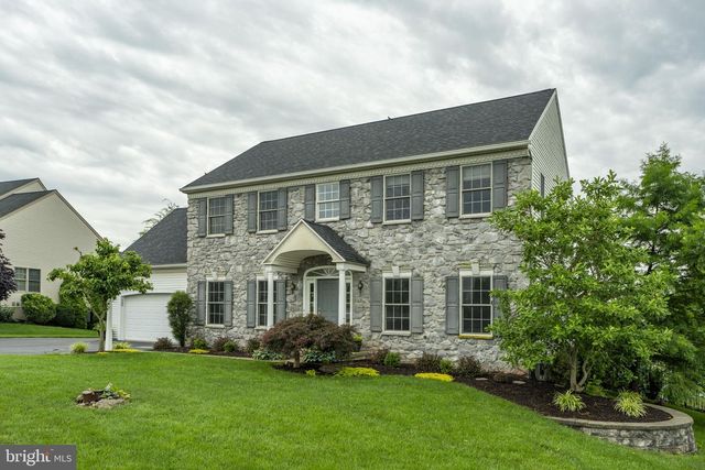 4 SURREY DR, Stevens, PA 17578
