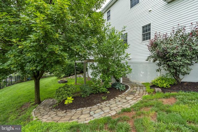 4 SURREY DR, Stevens, PA 17578