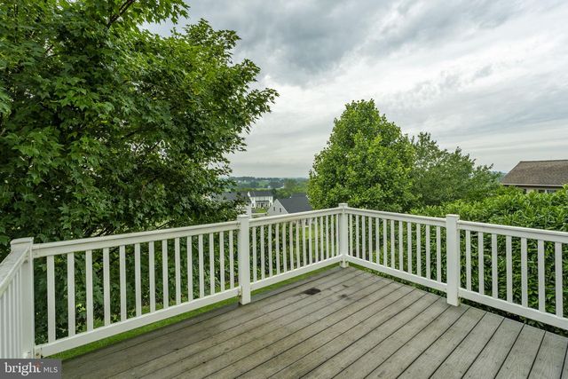 4 SURREY DR, Stevens, PA 17578