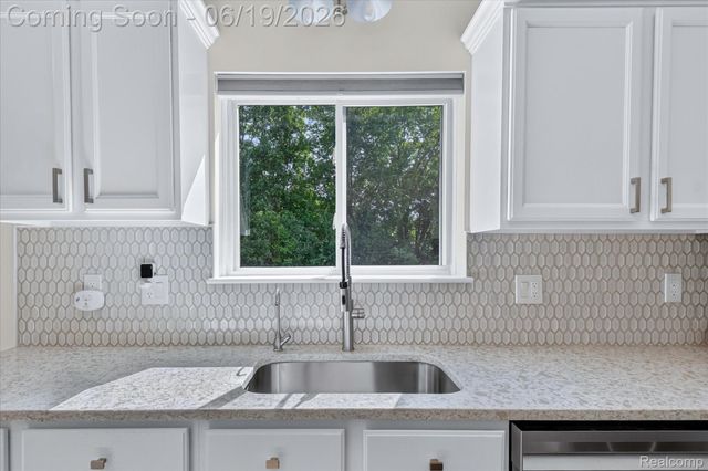 2718 Moosewood Drive, Waterford Charter Township, MI 48329