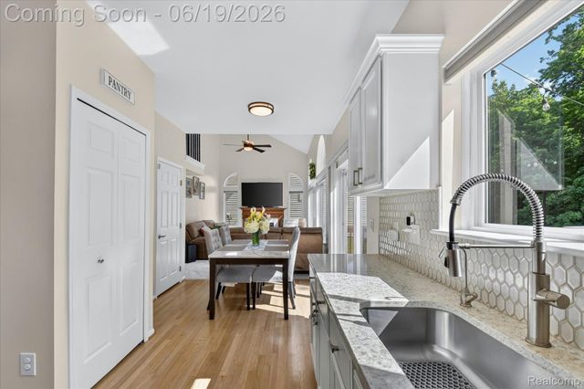 2718 Moosewood Drive, Waterford Charter Township, MI 48329